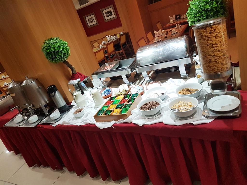 ריו דה ז'ניירו Hotel Atlantico Business Centro מראה חיצוני תמונה Breakfast buffet in a hotel