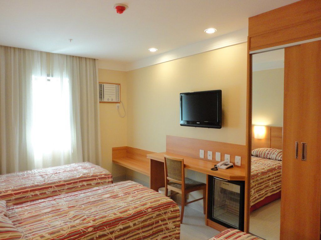 ריו דה ז'ניירו Hotel Atlantico Business Centro מראה חיצוני תמונה A room at a hotel in Fortaleza, Brazil.